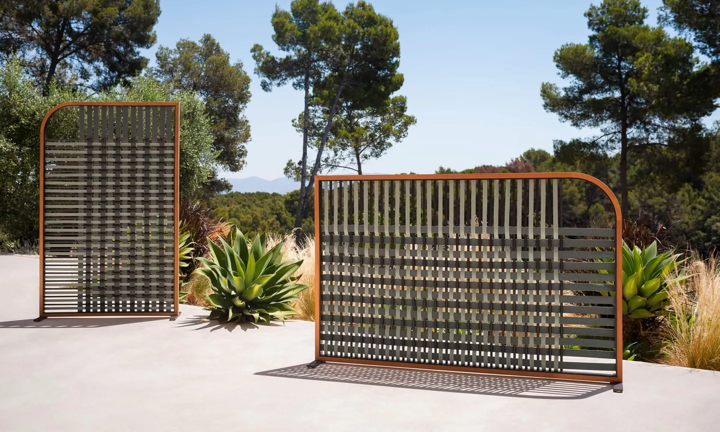 RODA Filet outdoor furniture on a terrace, catalog photograph 1