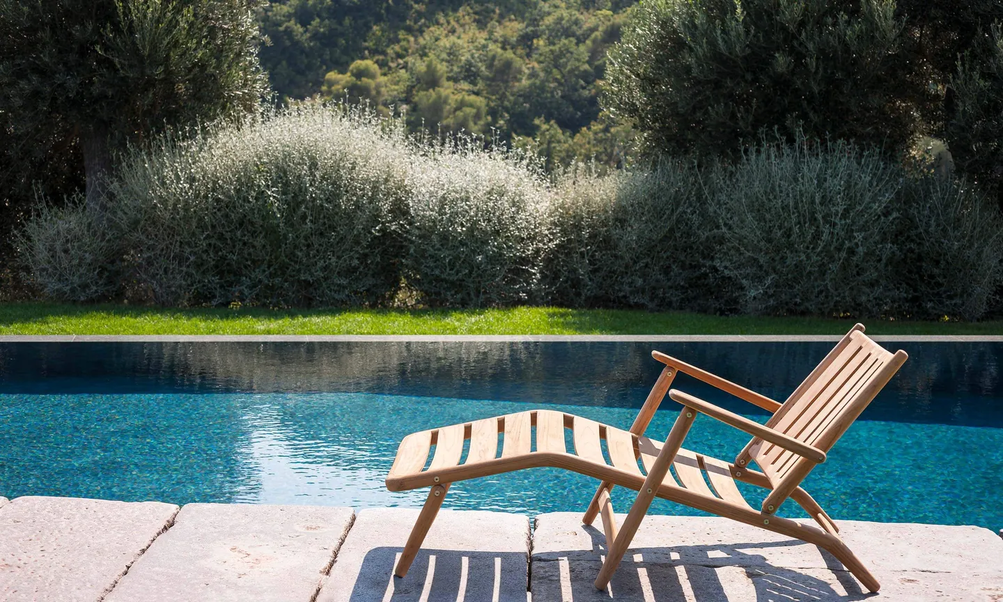 RODA Levante outdoor furniture on a terrace, catalog photograph 2