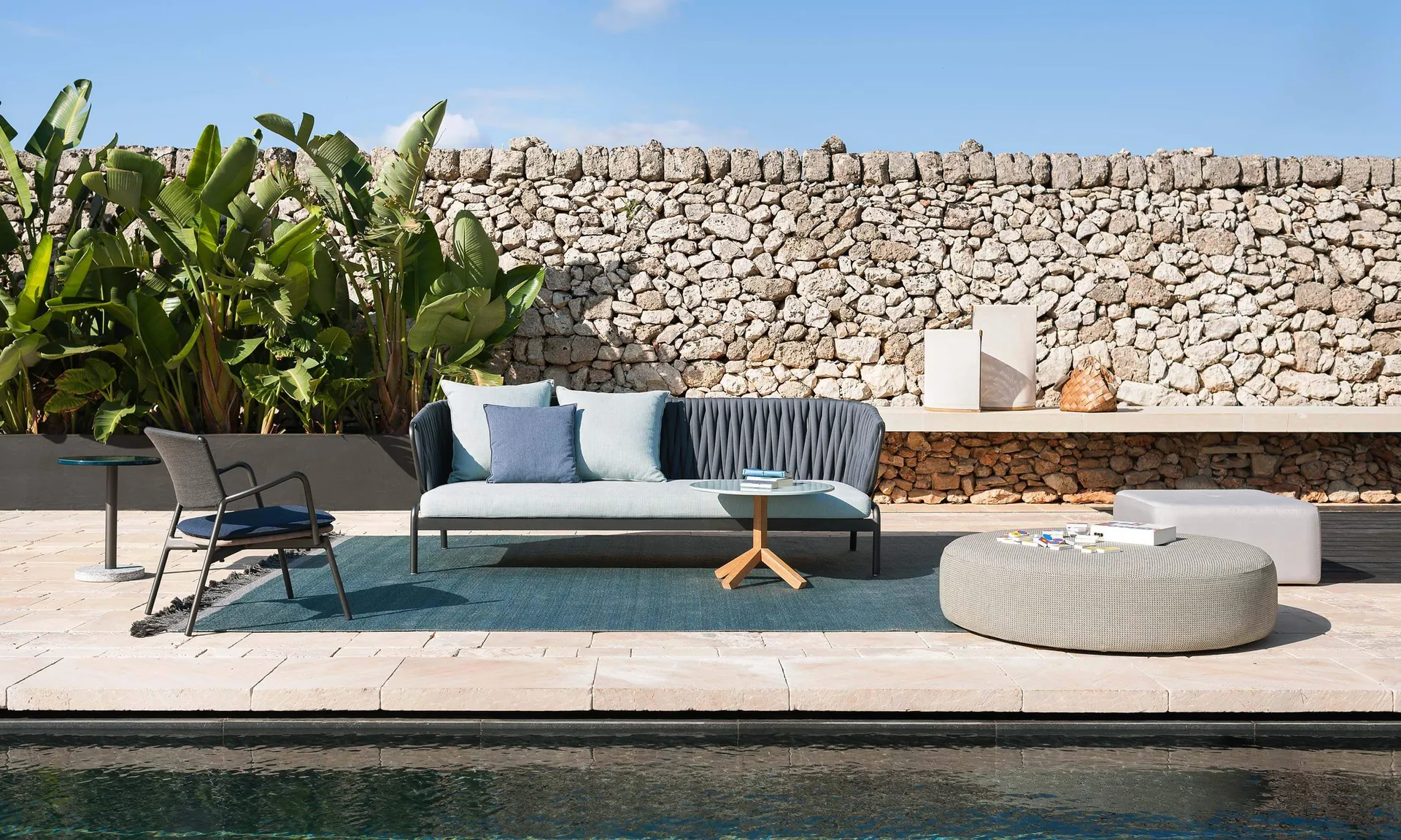 RODA Spool woven lounge set, Italian outdoor furniture