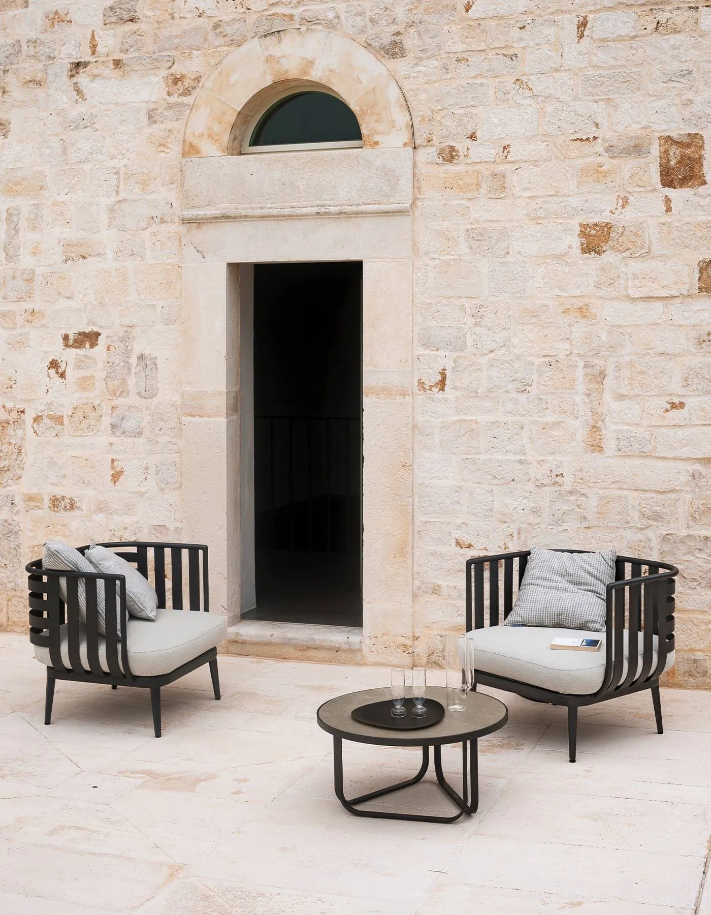 RODA Thea aluminum lounge set, Italian outdoor furniture